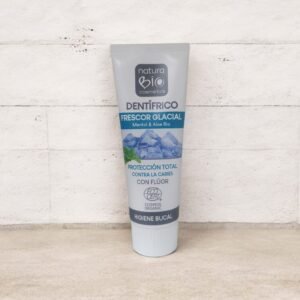 Cuchara de bambú para matcha natural y ecológica, ideal para medir la cantidad exacta de té matcha en la preparación tradicional japonesa.