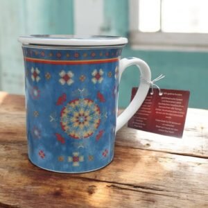 taza-mandala-azul-filtroytapa-250 Taza mandala con flores geométricas en tonos azul, rojo y amarillo con filtro y tapa, capacidad 250 ml, ideal para té e infusiones