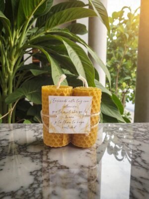 Vela de miel artesanal para rituales de manifestación, peticiones y agradecimiento, encendida los días 11 y 22