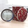 taza-almendro-tapa-filtro Taza roja con almendro y filtro para té, con tapa y capacidad de 250 ml. Ideal para infusiones a granel y rituales de té en Ecolivo Natural