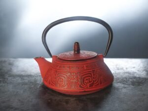 tetera-maya-roja-800 Tetera de hierro fundido estilo Maya color rojo de 0,800 litros, tetera decorativa para té e infusiones con diseño ancestral