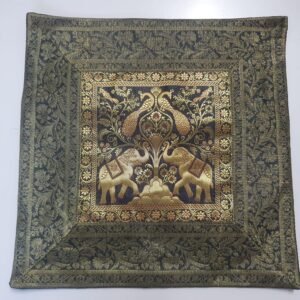 funda-cojin-india-elefantes-hecho-a-mano Funda de cojín india 43x43 cm con elefantes trompa arriba símbolo de buena suerte, hecha a mano y disponible en azul.