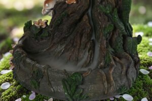 Soporte incienso de reflujo Madre Tierra de resina 23 cm con efecto cascada de humo espiritual.