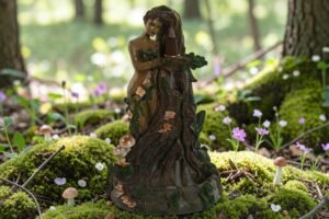 Soporte incienso de reflujo Madre Tierra de resina 23 cm con efecto cascada de humo espiritual.