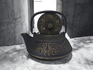 tetera-maya-dorada-web Tetera Maoming dorada de hierro colado 0,45 litros con filtro de acero inoxidable e interior esmaltado.